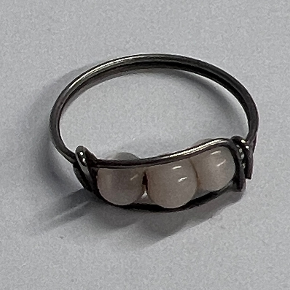 Silvertone Metal Pearlescent Beads Size 5 Ring